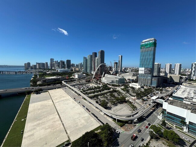 Photo - 555 NE 15th St Unit 31I