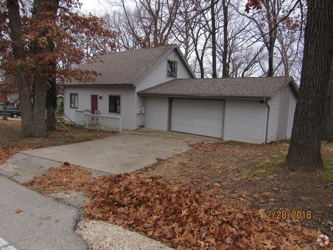 Building Photo - 3 bedroom home in Lake Ozark