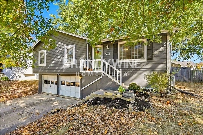 Photo - 941 NE Bristol Dr