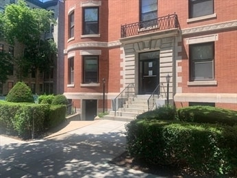 Building Photo - 1064 Beacon St Unit B Rental