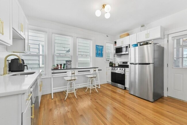 Photo - 893 E 4th St Unit 2