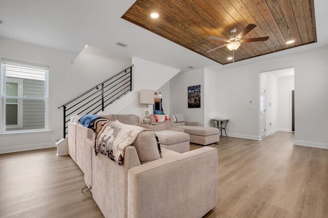 Photo - 458 Grand Oaks Rd