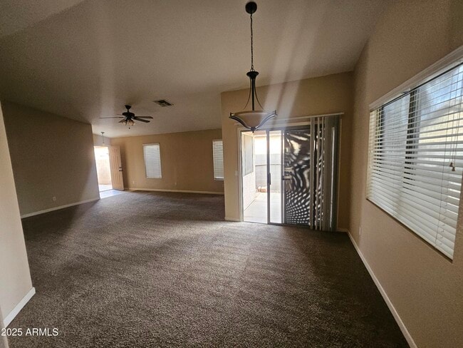 Photo - 842 E Impreria St