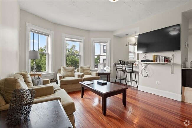 Building Photo - 71 Olney St Unit 2 Rental