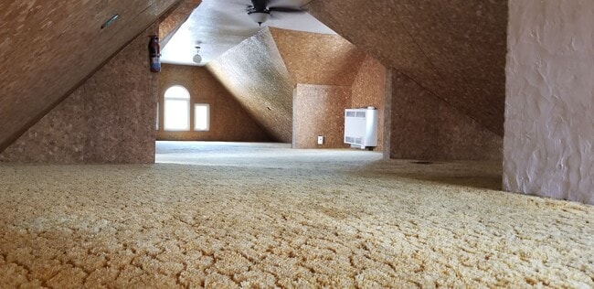 Building Photo - 906 Vine St Unit 906