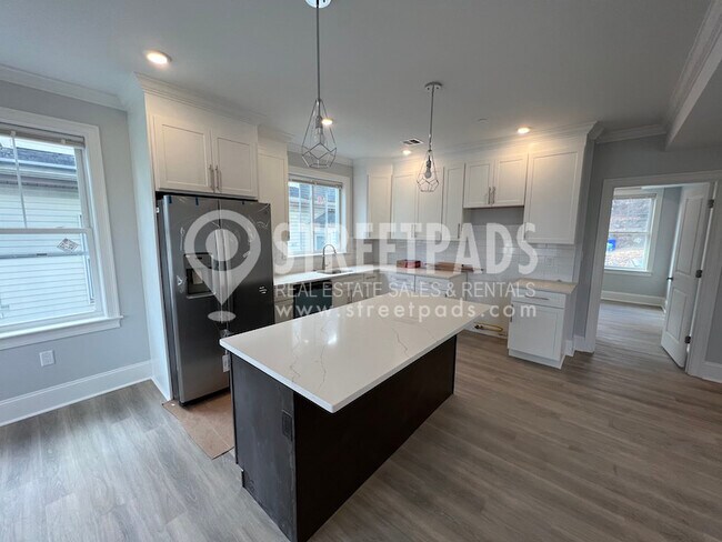 Photo - 100 Brooks St