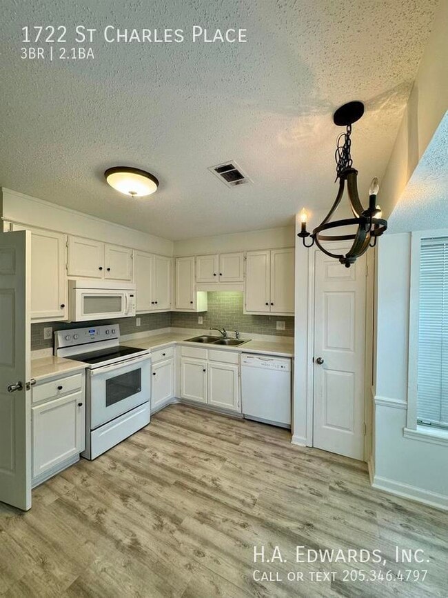 Photo - 1722 St Charles Pl