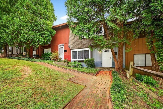 Building Photo - 94 Woodlake Dr Rental