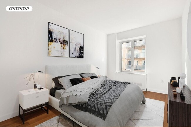 Photo - 41-18 Crescent St