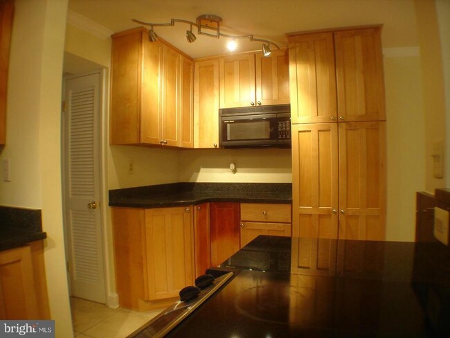 Building Photo - 806 S Arlington Mill Dr Unit 103