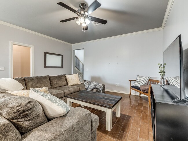 Photo - Charming 2-Bedroom Townhouse: Comfort and ...