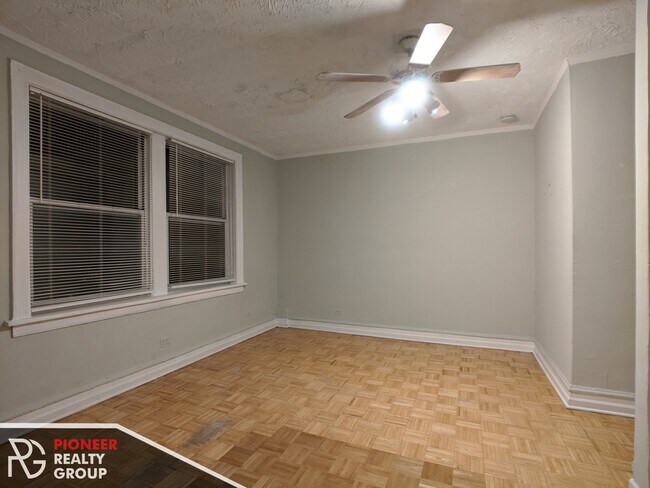 Photo - 711 W Belmont Ave