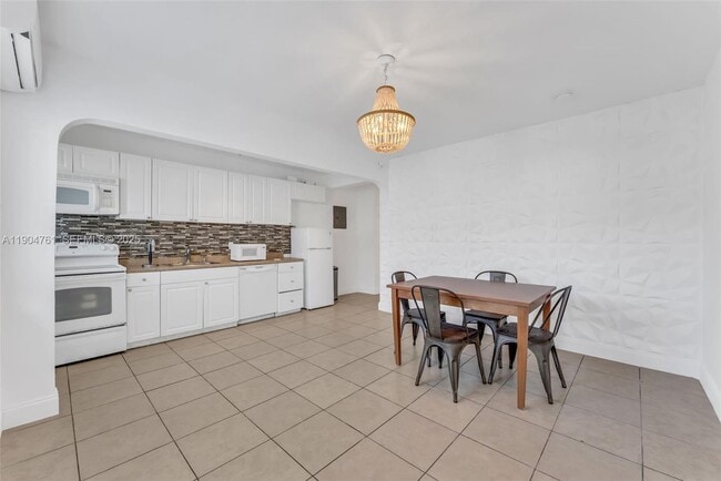 Photo - 1639 Hayes St Unit 2