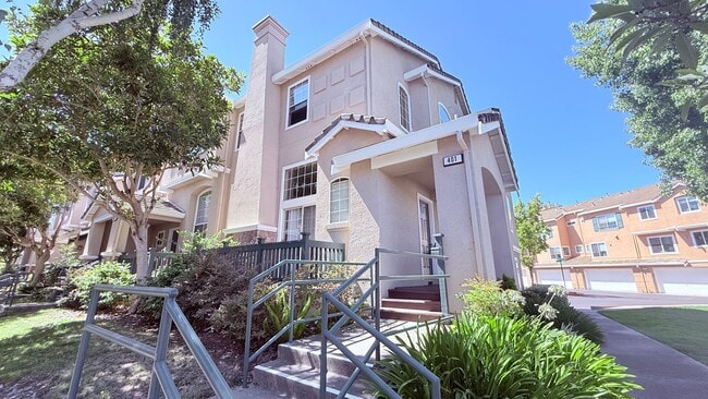 Photo - Bright and Airy 3BD/2.5BA Townhouse in Shadowhawk Community, Danville- Available NOW!