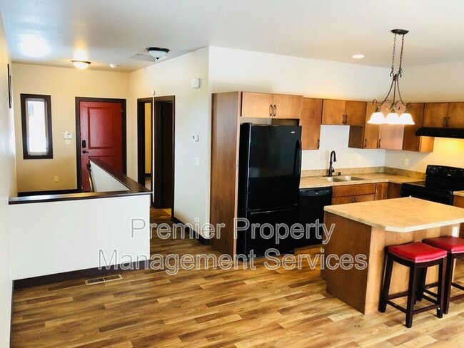 Building Photo - 2120 Rehberg Ln Unit 2