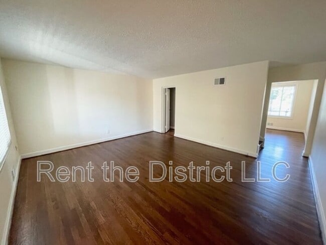 Photo - 4710 8th St NE