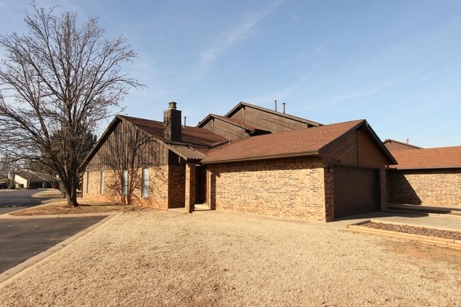 Building Photo - 4700 Hemlock Ln Rental
