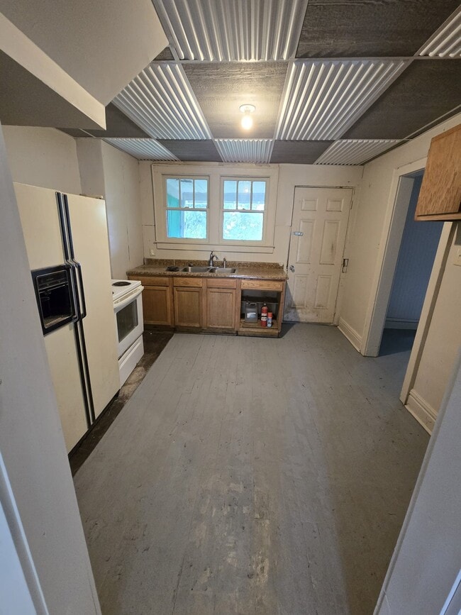 Photo - 1925 Foster Ave