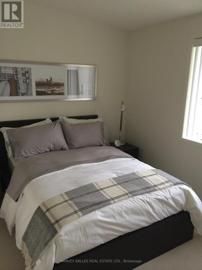 Photo - 1961 Victoria Park Ave