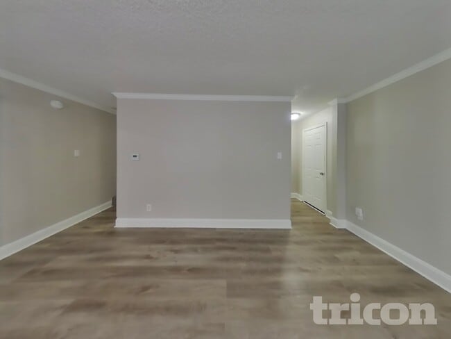 Photo - 4518 Connaught W Dr