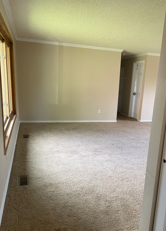 Photo - Large Ranch Style house