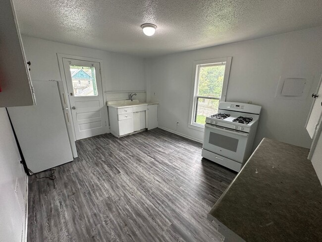 Building Photo - 1016 E Stockbridge Ave Unit 2