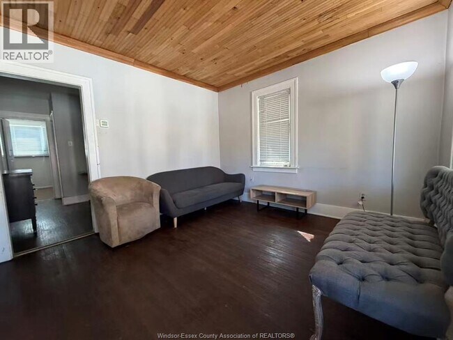 Photo - 1757 Rooney St