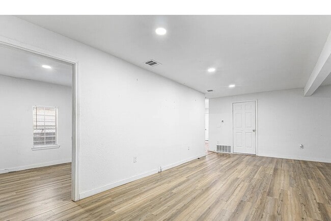 Photo - 3537 S Laredo St