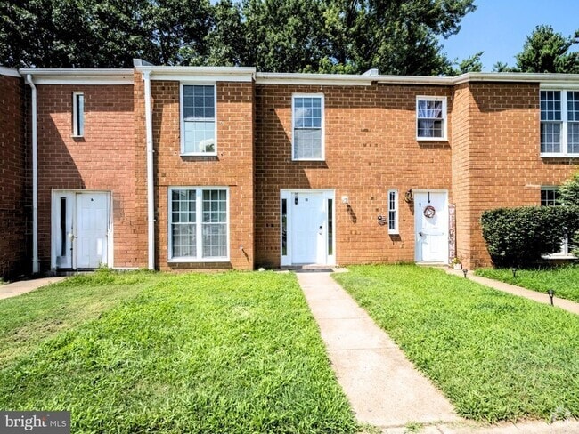 Building Photo - 10 Oak Dr Rental