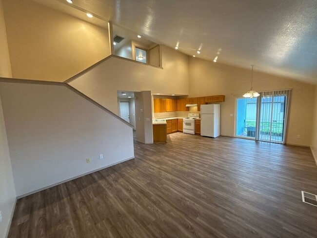 Photo - 1685 Lucinda Ave NE