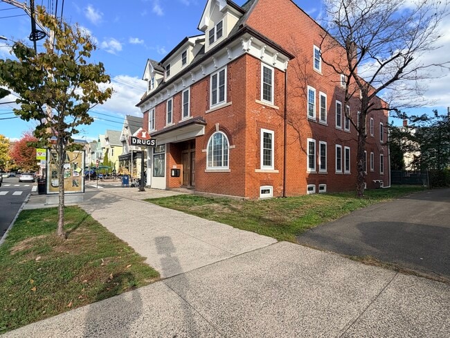 Building Photo - 765 Orange St Unit 1