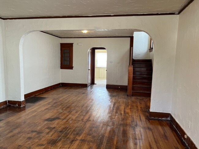 Building Photo - 300-302 W Fairview Unit 302 Rental