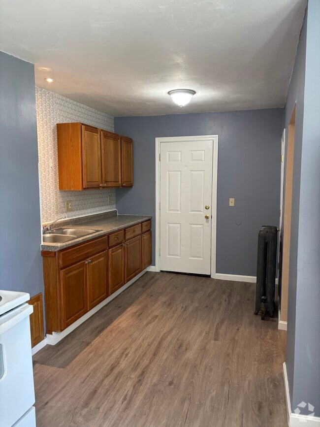 Building Photo - 2 Parkin Ave Unit 2nd floor Rental