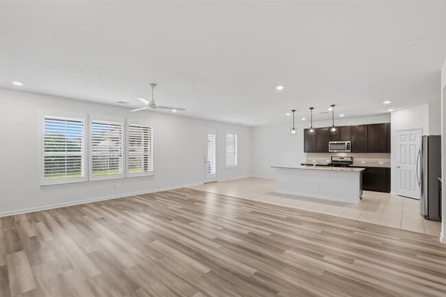 Photo - 3904 Waterworth Wy