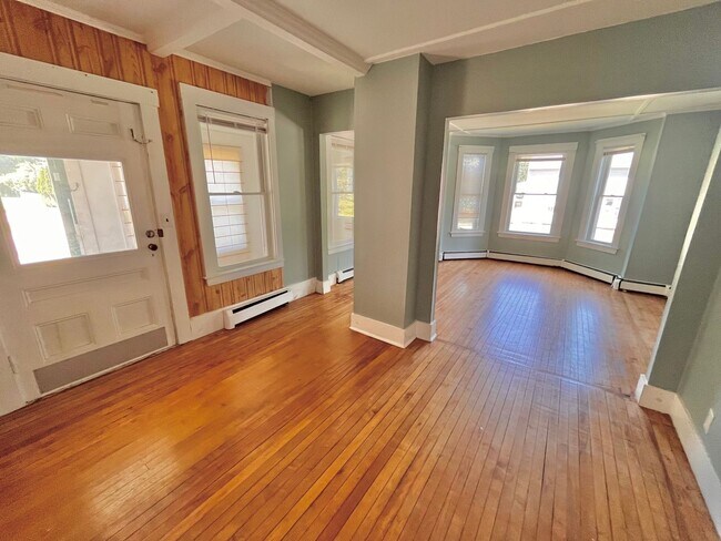 Building Photo - 41 Rollins Rd Unit 1 Rental