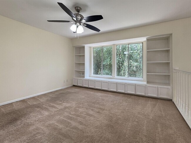 Photo - 31 N Lakeridge Cir