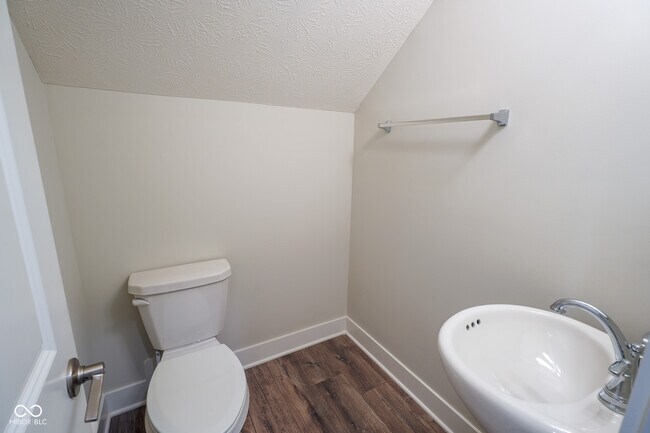 Photo - 537 Steinbeck Pl