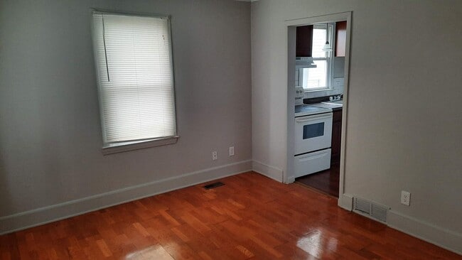 Photo - CUTE 2 BEDROOM FOR LEASE IN MADISON HEIGHTS