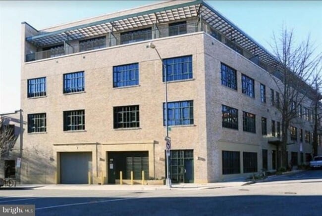 Building Photo - Chic, Contemporary 1 BD 1.5 BA Condo in the Mount Pleasant neighborhood of NW DC!!