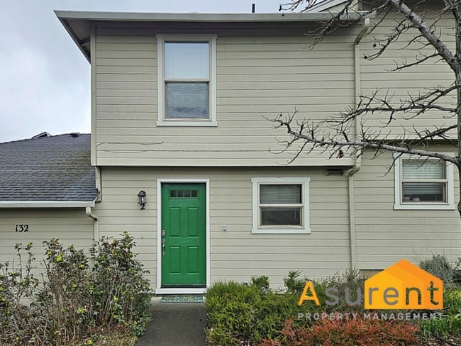 Building Photo - Fully Furnished Private Setting Townhouse, 2 Bedroom- 1.5 Bathroom, centrally located in Ashland