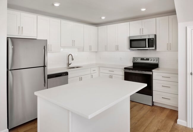 Spruce Pond Country Club Apartments