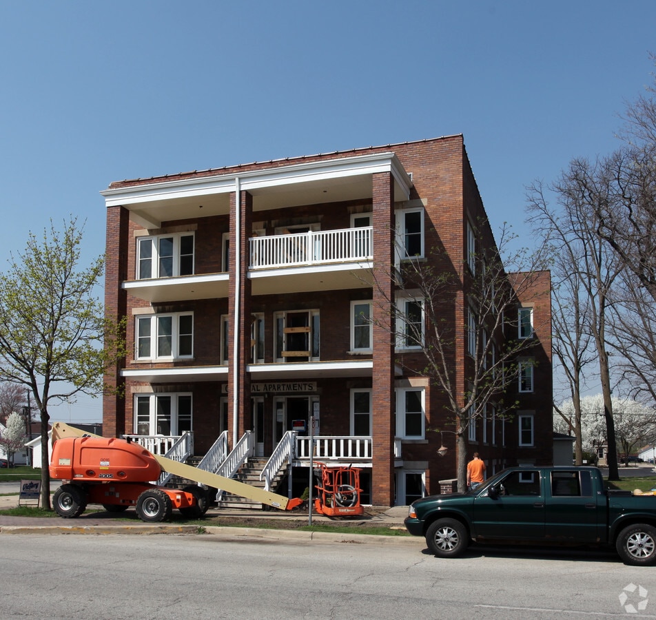 Photo - 328-330 W Marion St
