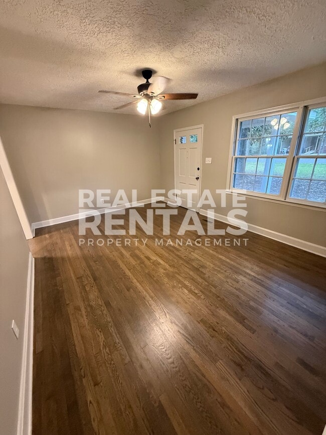 Photo - 302 Aderholt St