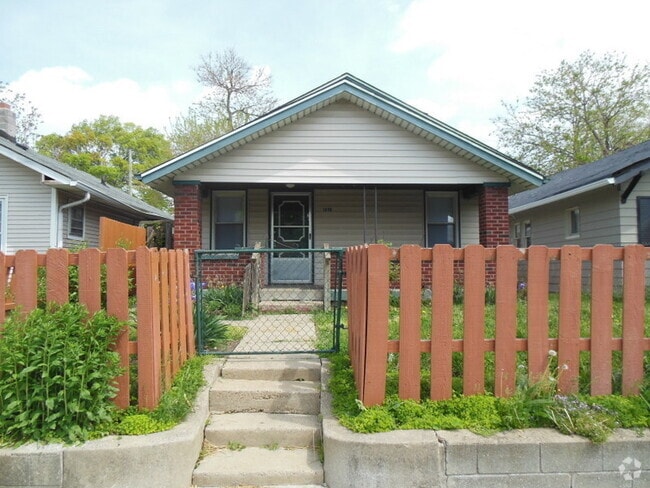 Building Photo - Southeast Side - 2 Bedroom home