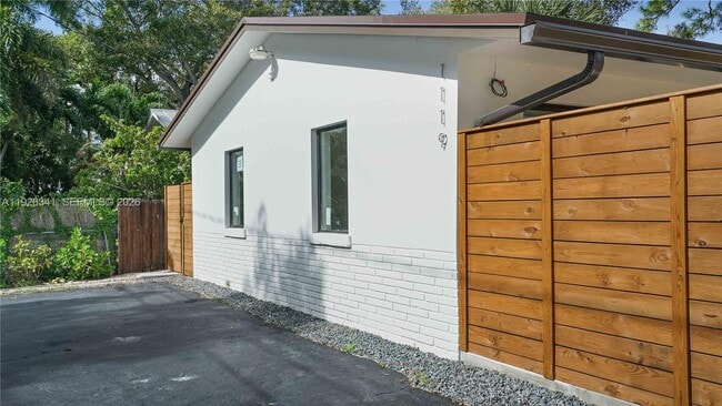 Building Photo - 1119 W Las Olas Blvd Unit 3