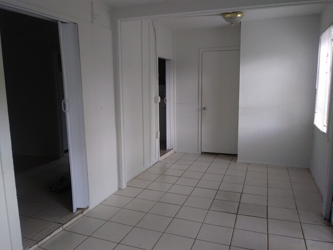 Photo - 261 NW 35th St Unit 5