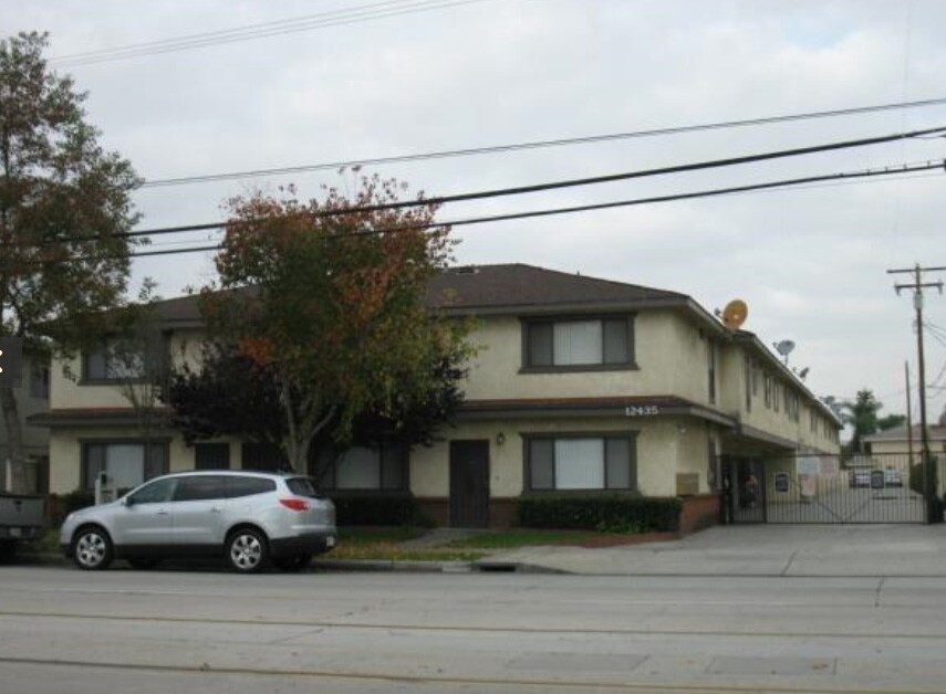 Photo - 12435 Paramount Blvd Apartments