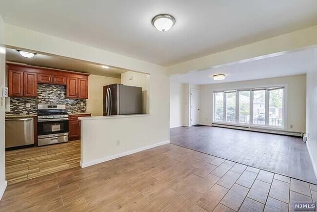 Photo - 180 MCADOO Ave Unidad 1