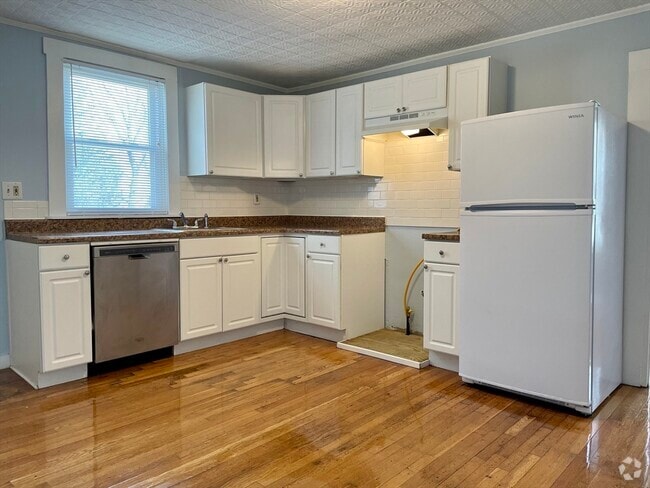 Building Photo - 74 Pine St Unit 1 Rental