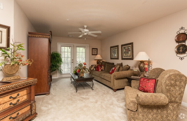 2BR, 2BA - 1,087 SF